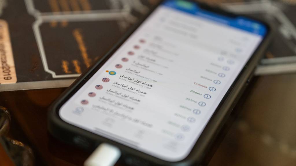 ARCHIV - Ein iranischer VPN-Dienst erscheint auf einem Handy-Bildschirm. Foto: -/dpa
