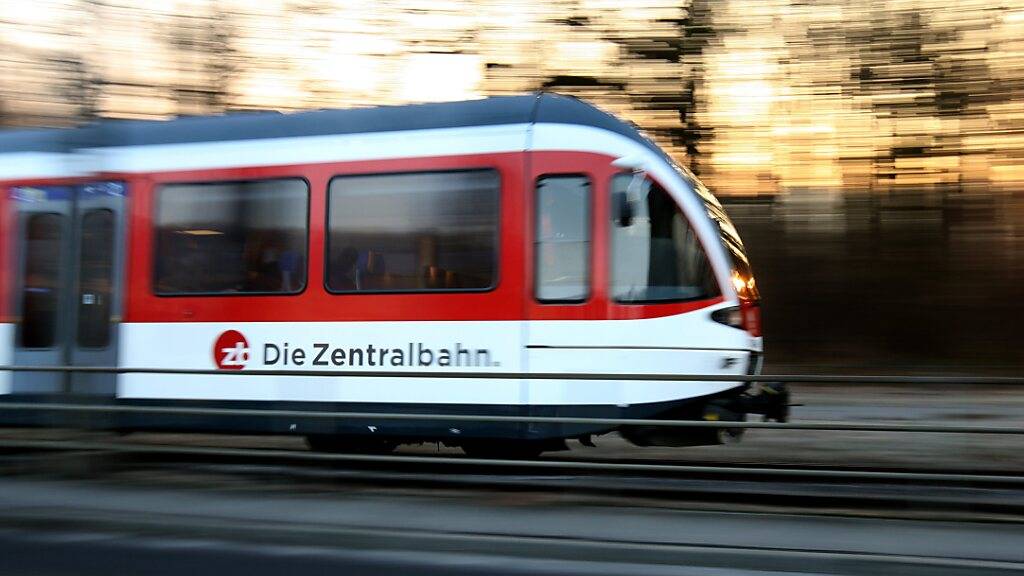 Der Nidwaldner Regierungsrat will eine zusätzliche Zugverbindung zwischen Stans und Luzern zu Stosszeiten. (Archivbild)