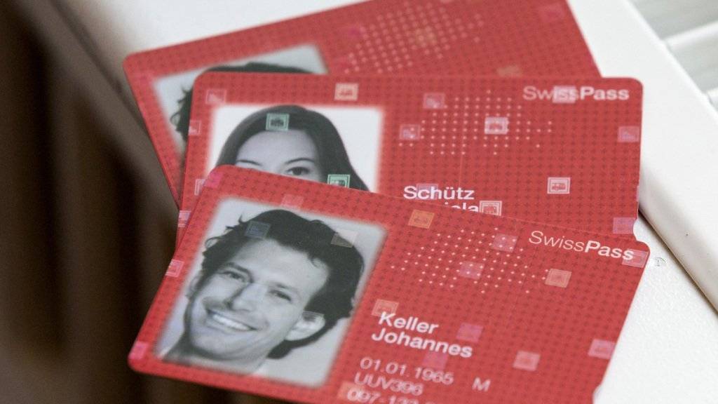 Er sorgt für Ärger: Der SwissPass anstelle der GA- und Halbtax-Karten. (Archiv)