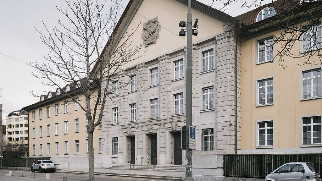 Das Bezirksgericht Zürich hat eine Frau wegen vorsätzlicher Tötung zu 13 Jahren Gefängnis verurteilt.