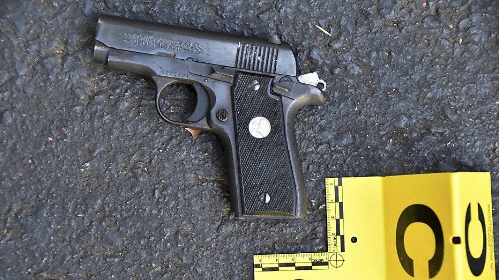 Diese Pistole soll der Afroamerikaner, der am Dienstag in Charlotte von der Polizei erschossen wurde, bei sich getragen haben. Die Polizei veröffentlichte mit den Bildern auch Videomaterial.