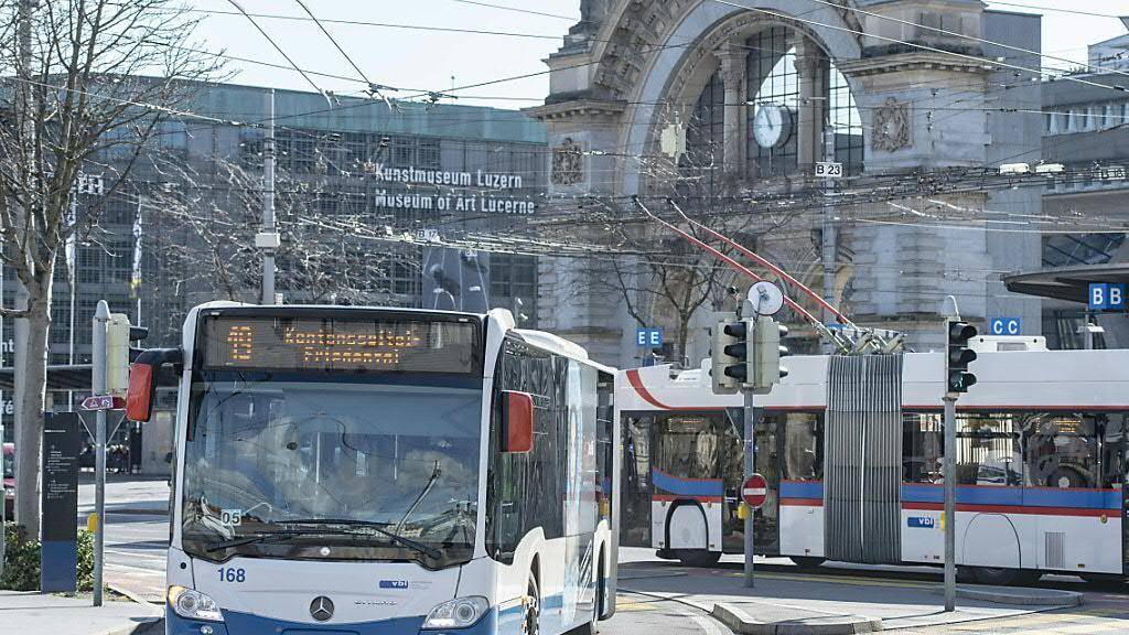 Entspannung an der Personalfront ist in Sicht: Die Verkehrsbetriebe Luzern (VBL) haben 45 neue Mitarbeitende eingestellt. Sie werden per Anfang April zum Normalfahrplan zurückkehren. (Archivaufnahme)