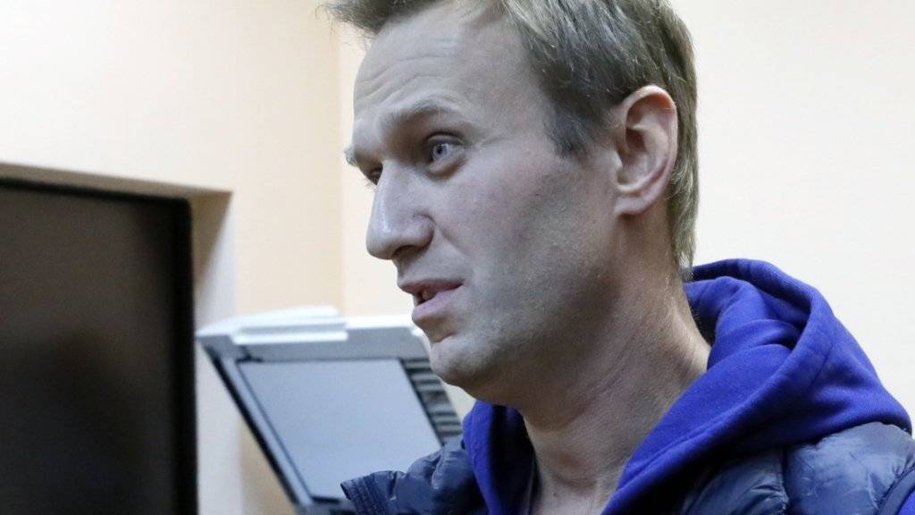 Der russische Oppositionspolitiker Alexej Nawalny ist gleich nach seiner Entlassung aus dem Gefängnis erneut festgenommen und zu 20 Tagen Haft verurteilt worden.