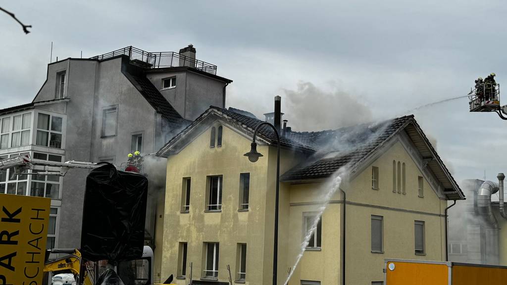 Dachstockbrand in Rorschach – Flammen auf nebenstehendes Haus übergegriffen