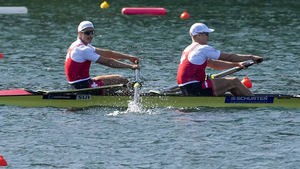 Roman Röösli and Andrin Gulich gewinnen ihren Halbfinal im Zweier ohne und sichern der Schweiz einen Quotenplatz für die Olympischen Spiele in Paris