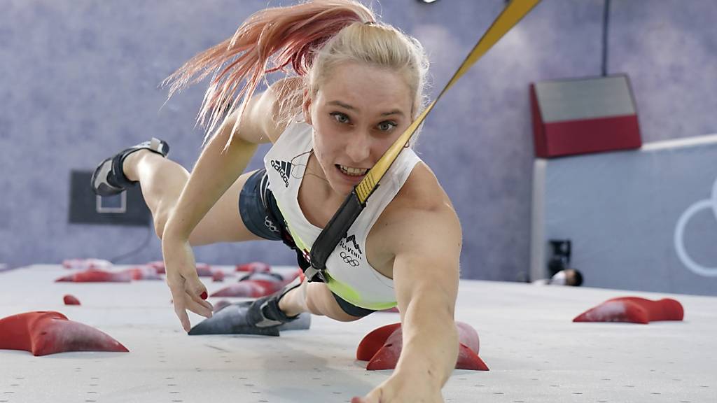 Die slowenische Topfavoritin Janja Garnbret gewinnt das erste olympische Gold im Sportklettern