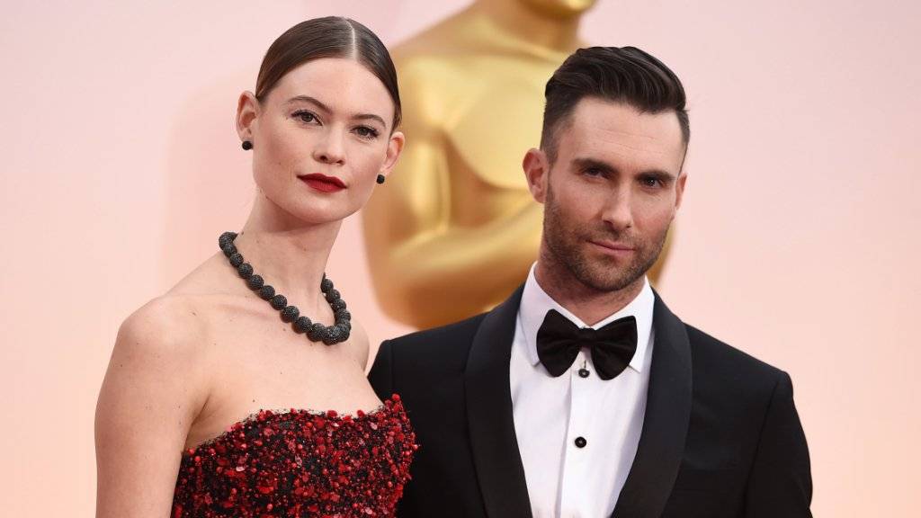 Glück im Unglück: Eine Autokollision verlief für die schwangere Behati Prinsloo und ihren Mann Adam Levine glimpflich. (Archivbild)