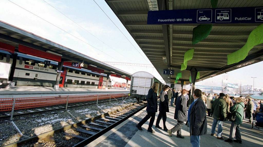 Pendler brauchen bis im Sommer viel Geduld: In der ganzen Ostschweiz werden die Bahnhöfe umgebaut. (Archiv)