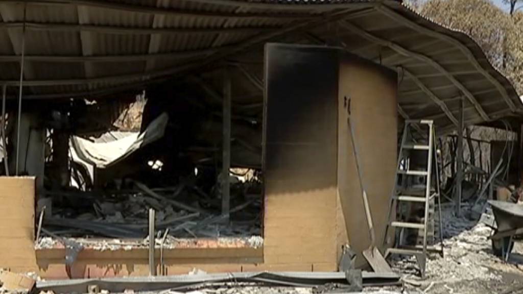 Ein durch einen Buschbrand in Yeppoon im australischen Bundesstaat Queensland zerstörtes Haus.