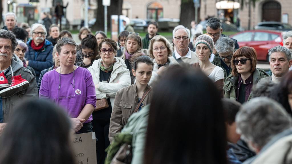 An der Kundgebung des feministischen Kollektivs  «Io L'8 Ogni Giorno» sprach auch die Tochter der kürzlich im Tessin ermordeten Frau.
