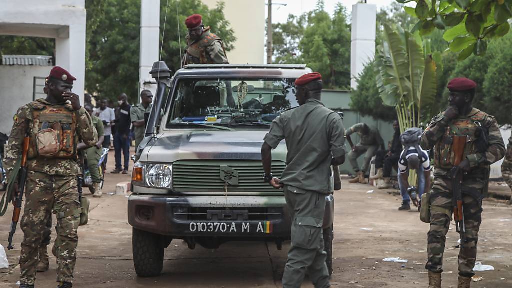 Das Milit‰r in Mali hatte Mitte August Pr‰sident Ibrahim Boubacar KeÔta zum R ̧cktritt gezwungen. Foto: Baba Ahmed/AP/dpa