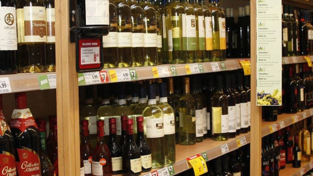 Beim Weinkonsum ist weltweit der Exportanteil um 1,4 Prozent gestiegen. Mehr als zwei von fünf getrunkenen Flaschen stammen mittlerweile aus dem Export. (Archivbild)