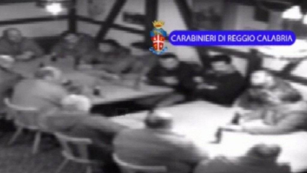 Mitglieder der Frauenfelder Zelle der 'Ndrangheta wurden im August 2014 von der italienischen Polizei gefilmt, als sie in einem Restaurant eine Versammlung abhielten (Archivbild).