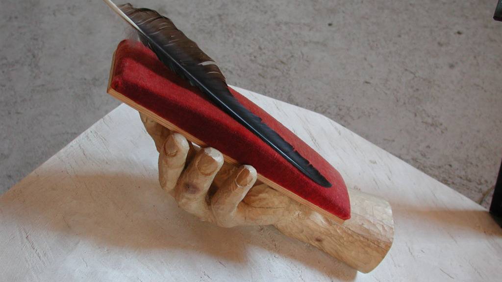 Das Werk «Rote Berührung» von Philipp Dommen ist in der Ausstellung «Spur und Erinnerung» zu sehen.