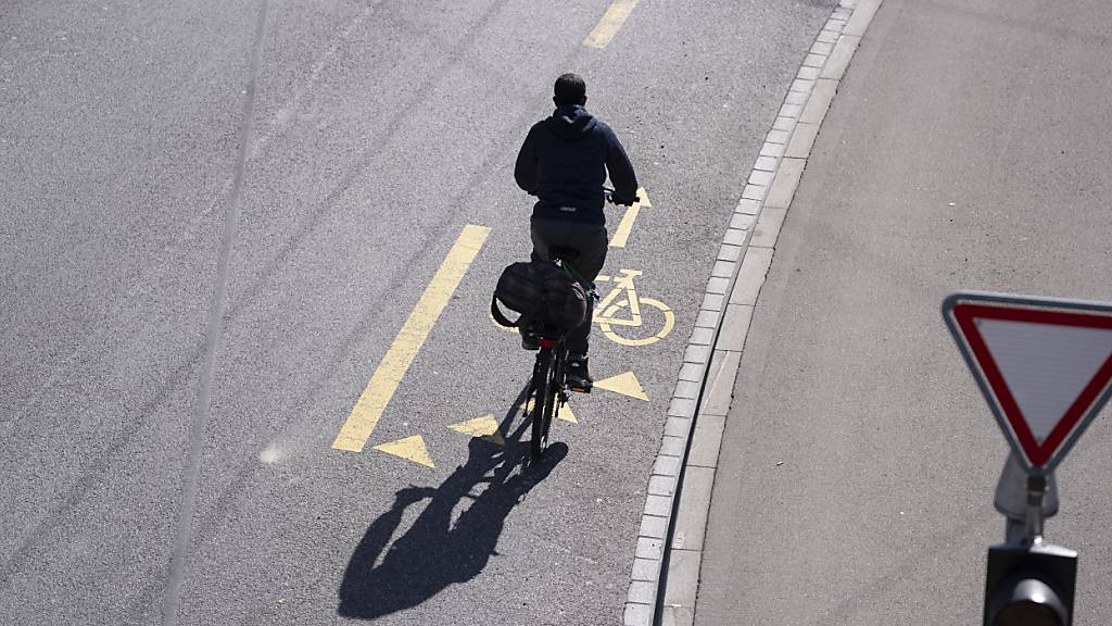 Ein Velofahrer verletzte sich bei einem Sturz in Sitterdorf TG mittelschwer. (Symbolbild)