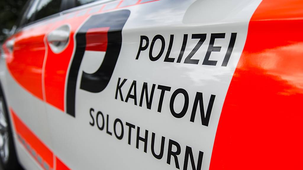 Einer Patrouille der Kantonspolizei Solothurn gingen am Mittwoch zwei mutmassliche Ladendiebe in einem nicht verkehrstüchtigen Auto ins Netz. (Symbolbild)