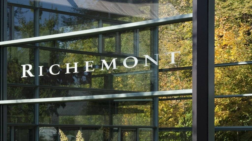 Der Luxusgüterkonzern Richemont hat im ersten Halbjahr viel Schmuck verkauft: Logo am Hauptsitz in Genf.