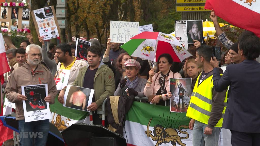 Demo vor der iranischen Botschaft in Bern
