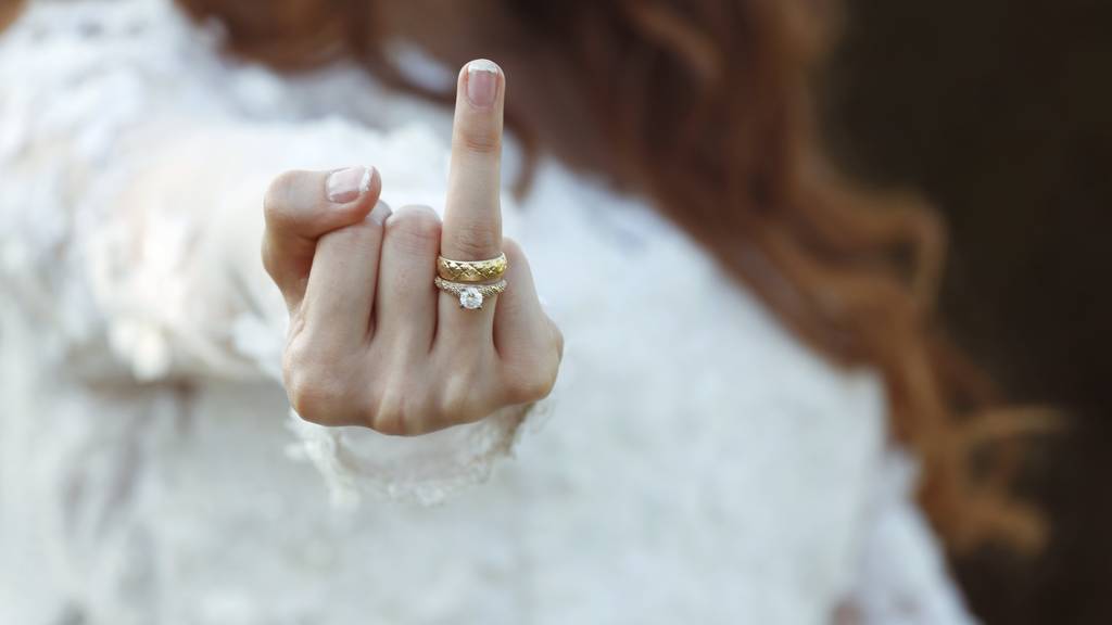 Eine Frau teilt online mit, dass ihr der Verlobungsring ihres Freundes nicht gefällt. (Symbolbild)