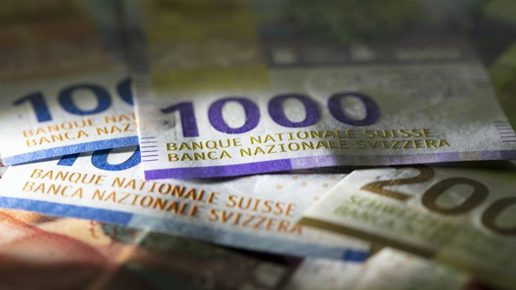 Vier Personen wurden in Schaffhausen um 300'000 Franken betrogen. (Symbolbild)