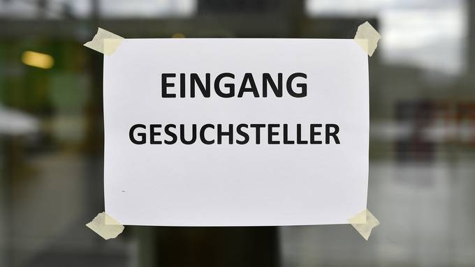 Lockerung der Reisebeschränkungen: Zahl der Asylgesuche zieht wieder leicht an