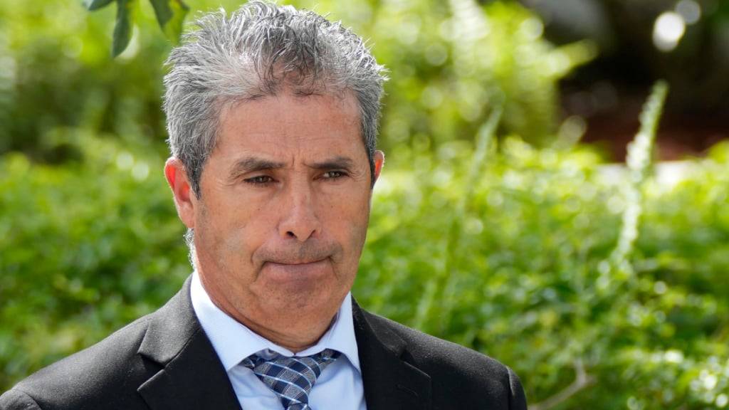 Carlos De Oliveira, Hausverwalter des Mar-a-Lago-Anwesens des ehemaligen US-Präsidenten Trump, verlässt das Alto Lee Adams Sr. U.S. Courthouse nach seiner Anhörung. Foto: Rebecca Blackwell/AP/dpa