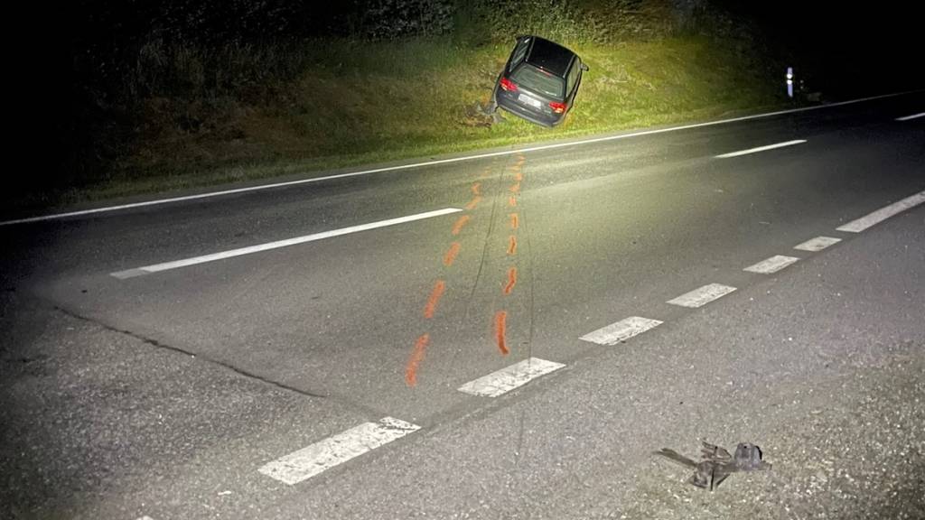 Bei einem Verkehrsunfall wurde ein 36-Jähriger in Ramosch GR mittelschwer verletzt.