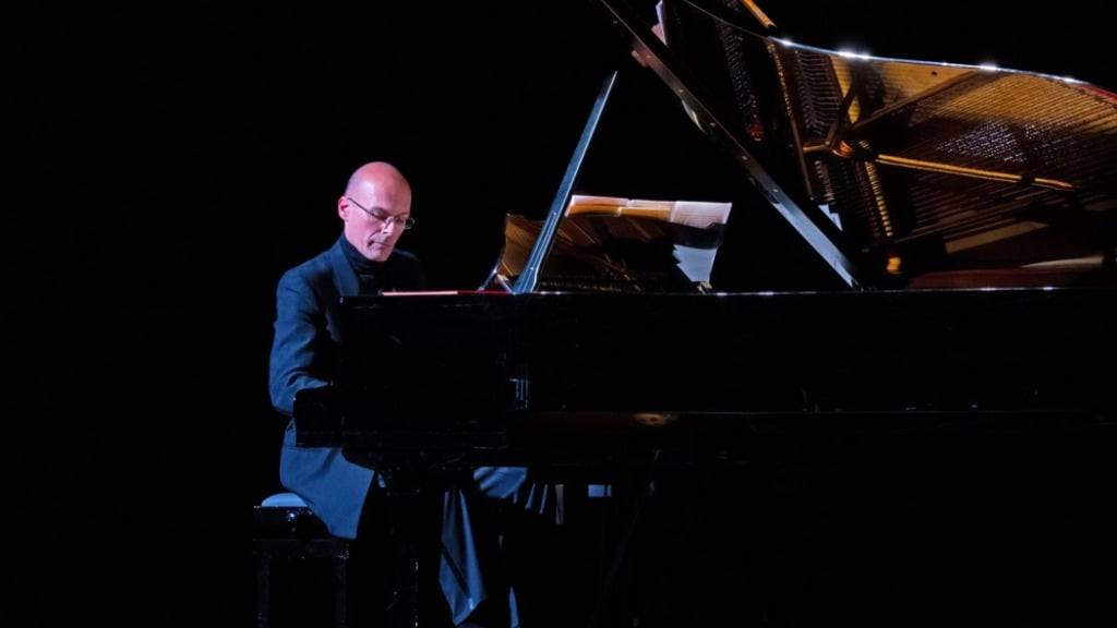 Der Pianist Igor Longato ist künstlerischer Leiter des Swiss National Orchestra. Seine «Nationalmannschaft» der Orchester-Szene tritt am 1. August erstmals auf und will der Bevölkerung klassische Musik auf höchstem Niveau" präsentieren.