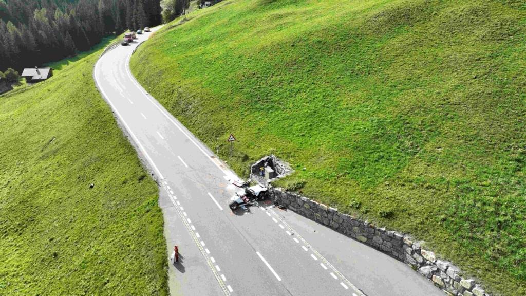 Der am Samstag mit einem Dreirrad-Fahrzeug verunfallte 18-Jährige ist am Dienstag im Spital gestorben. Sein Beifahrer verstarb bereits an der Unfallstelle.