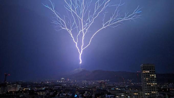 Heftige Gewitter: Spektakel auf Uetliberg und 70 Personen in Brienz evakuiert