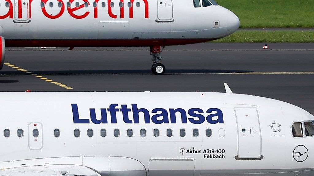 Software-Argument kaum stichhaltig: Nach der Air-Berlin-Insolvenz zeigen sich deutsche Kartellbehörden mit den höheren Ticketpreisen bei der Lufthansa-Gruppe unzufrieden.