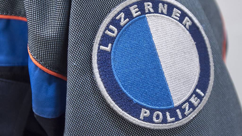 Vier Personen bei Kollision auf A2 im Kanton Luzern verletzt