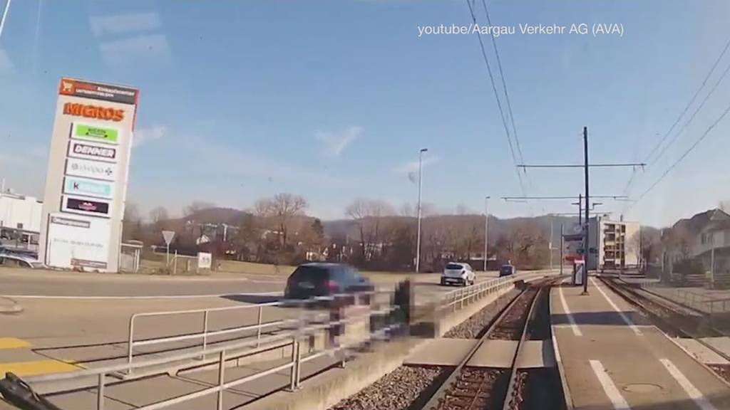 Bahnunternehmen warnt mit Schockbilder vor Gefahren in Gleisnähe