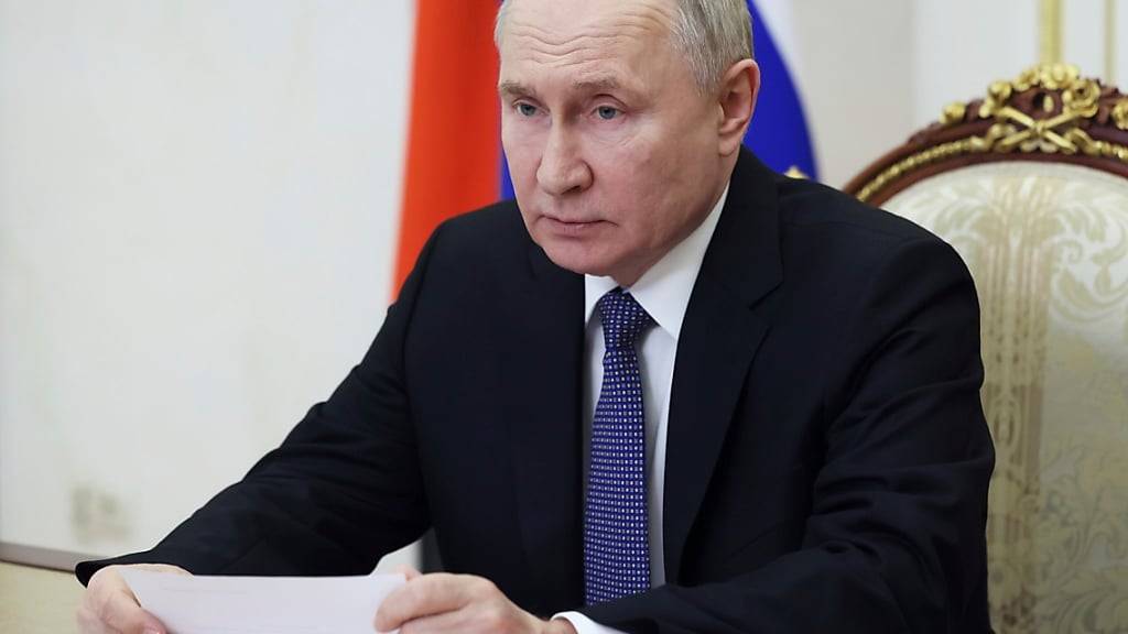 GRAFIK - Der russische Präsident Wladimir Putin während einer Sitzung im Kreml (Archivbild). Foto: Mikhail Metzel/Pool Sputnik Kremlin/AP/dpa