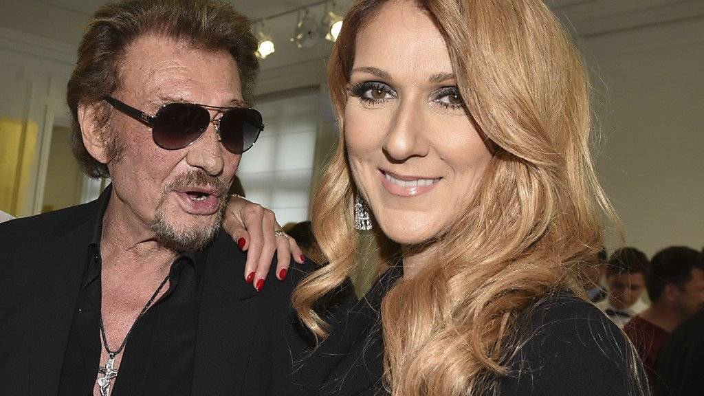 Céline Dion - hier mit ihrem Kollegen Johnny Hallyday - kann wieder lächeln. Ihr von Pink geschriebener neuer Song «Recovering» beschreibt, wie sie nach dem Tod ihres Gatten langsam wieder Tritt fasste. (Archivbild)