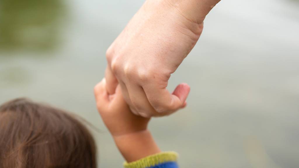 Eine Studie zeigt, dass die zuständigen Stellen der Kantone Zürich und Thurgau früher bei Adoptionen aus Indien ihre Verantwortung nicht ausreichend wahrgenommen hatten. (Symbolbild)