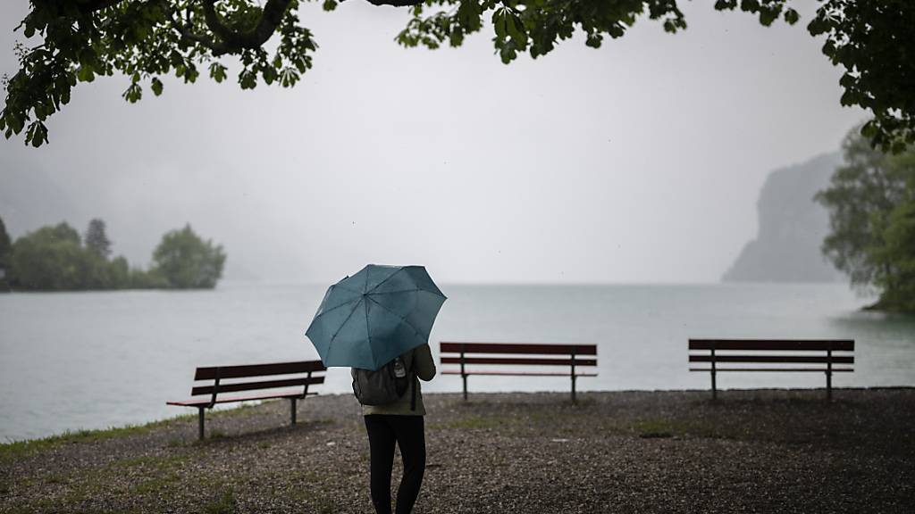 Was für ein Fest: Am Schweizer Nationalfeiertag am 1. August klettern die Temperaturen nördlich der Alpen kaum über 20 Grad. Laut Wetterdienst Meteonews wird es zudem windig und nass. (Symbolbild)