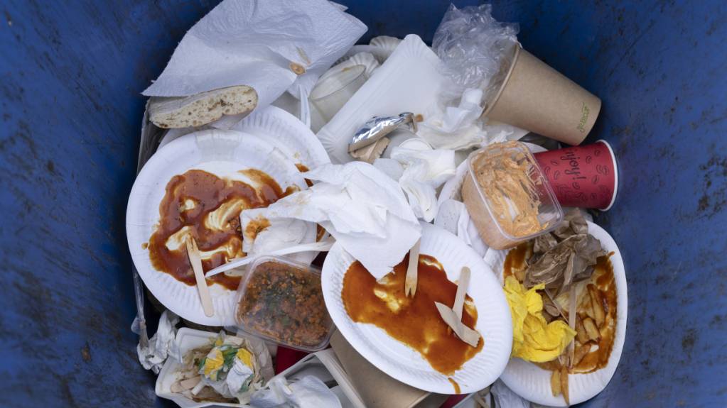 26 Luzerner Gastronomiebetriebe haben von 2022 bis 2025 ihre Lebensmittelabfälle um fast einen Drittel reduziert. (Symbolbild)