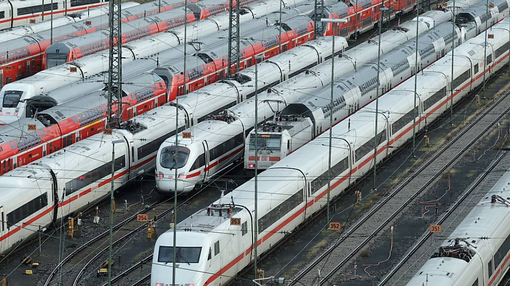 Deutsche Lokführergewerkschaft ruft zu Bahnstreik am Dienstag auf