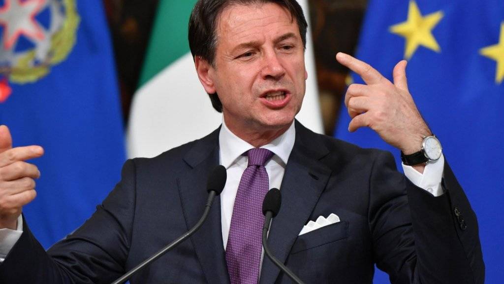 Italiens Ministerpräsident Giuseppe Conte hat mit Rücktritt gedroht, sollten die Koalitionsparteien Lega und Fünf-Sterne-Bewegung ihre Streitigkeiten infolge der Europawahl nicht beilegen.