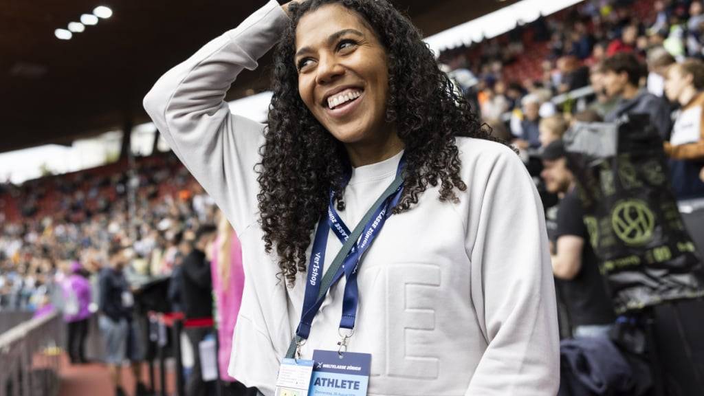 Mujinga Kambundji war bei Weltklasse Zürich Ende August als strahlende Zuschauerin im Letzigrund