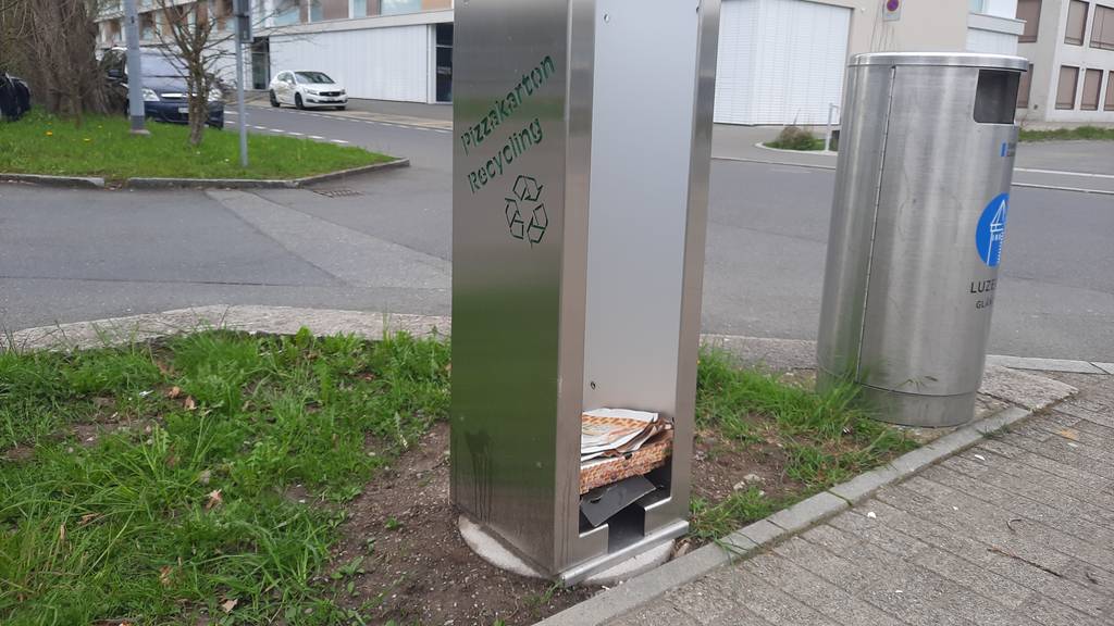 Beim Alpenquai in Luzern können Pizza-Kartons neu recycelt werden.