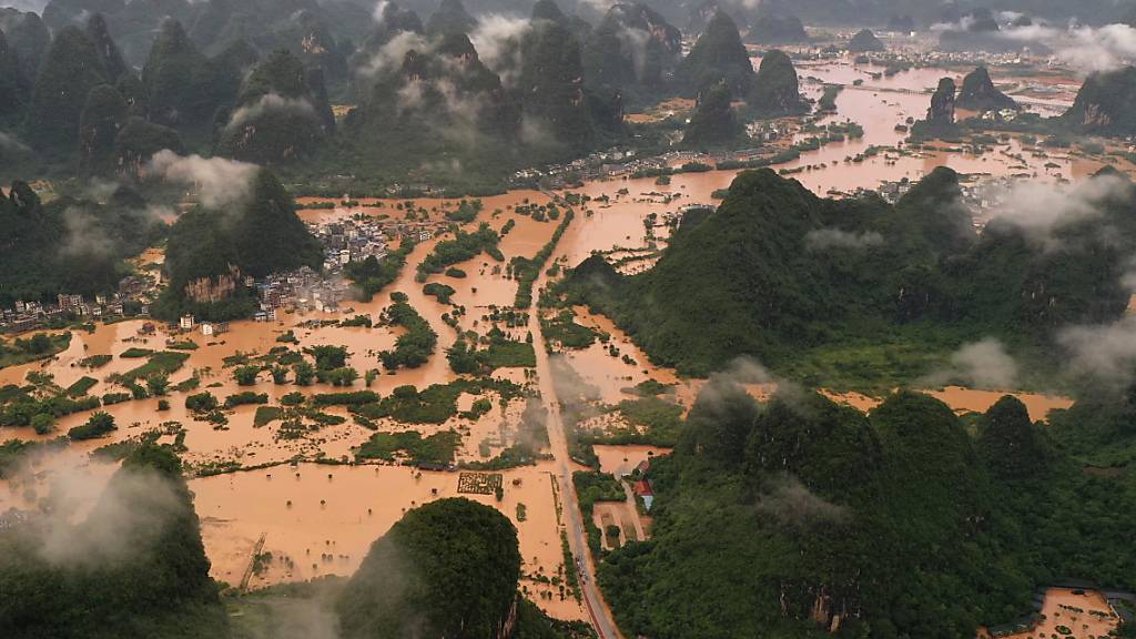 Bereits im letzten Sommer hatten heftige Regenfälle in einzelnen Regionen Chinas die Flüsse über die Ufer treten lassen. (Archivbild)