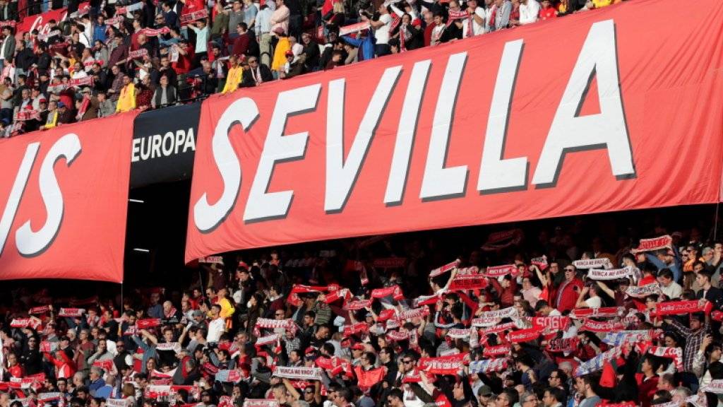 Die Sevilla-Fans freut's: Ihr Team qualifiziert sich als erstes für die Achtelfinals