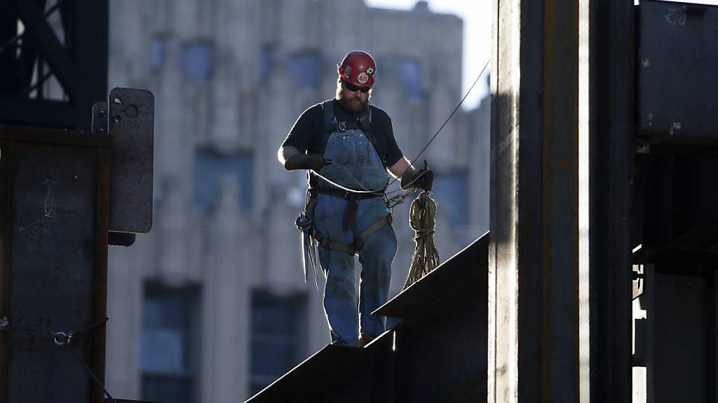 Die Privatwirtschaft der USA hat im Juli erneut unerwartet viele neue Stellen geschaffen. Im Vergleich zum Vormonat stieg die Beschäftigung um 324 000 Stellen. Analysten hatten im Schnitt nur mit 190 000 neuen Arbeitsplätzen gerechnet. (Archivbild)