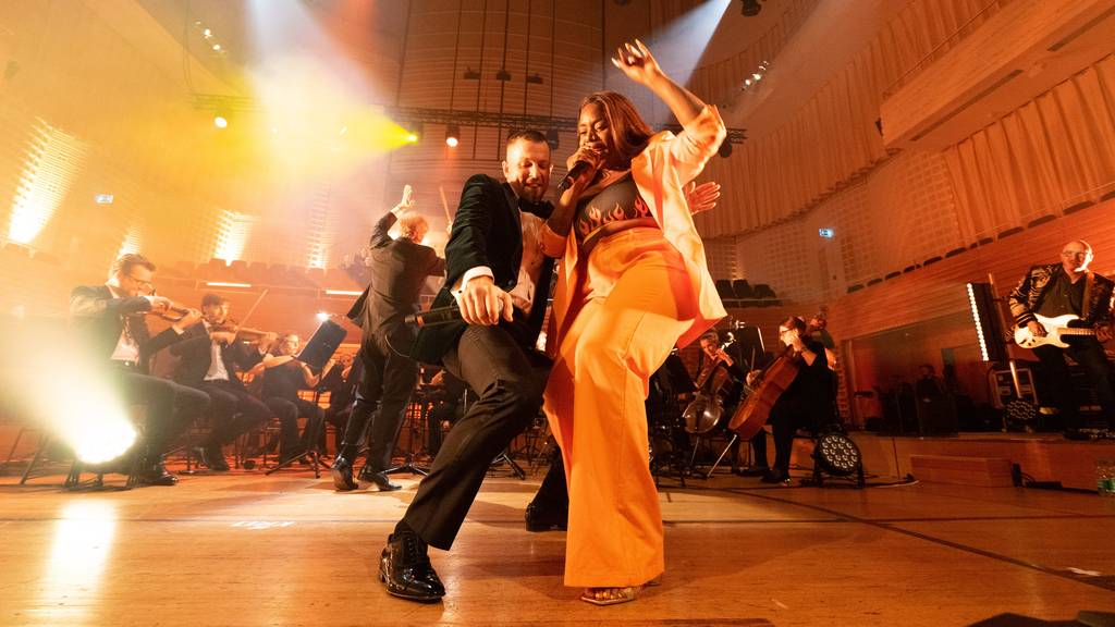 Rap meets Classic: Stress verzaubert mit dem 21st Century Orchestra das Publikum