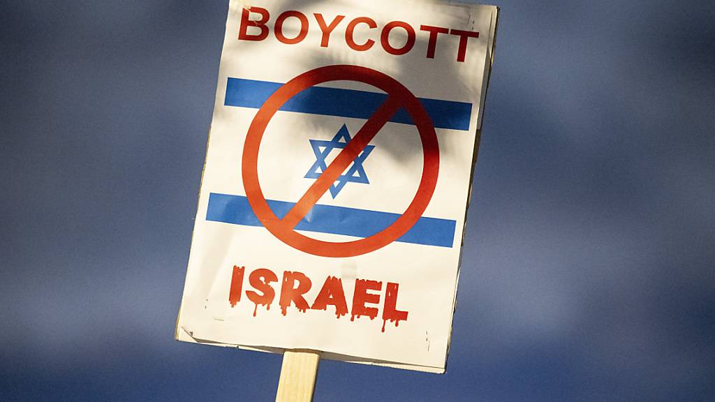 Ein Plakat an einer unbewilligten Palästina-Demo in Zürich: Die Zürcher Politik zeigt sich über Zunahme von antisemitischen Vorfällen besorgt.