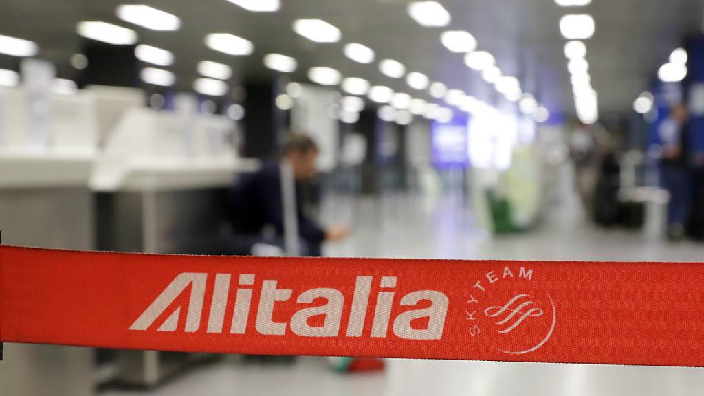 Die finanziell angeschlagene Fluggesellschaft Alitalia erhält von der italienischen Regierung einen weiteren Hilfskredit über 400 Millionen Euro. (Symbolbild)