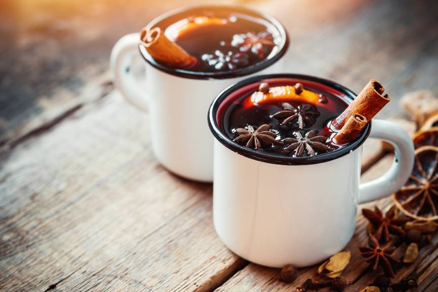 Die Farbe zeigt, ob ein Glühwein frisch zubereitet ist oder nicht. (Bild: iStock)