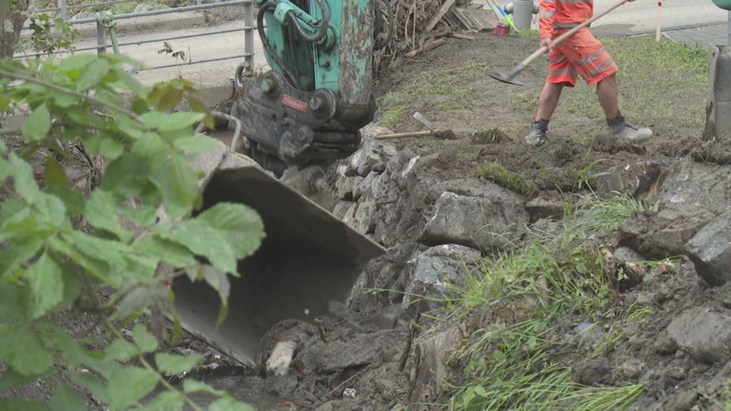 Aufräumarbeiten nach Murgängen im Urner Schächental